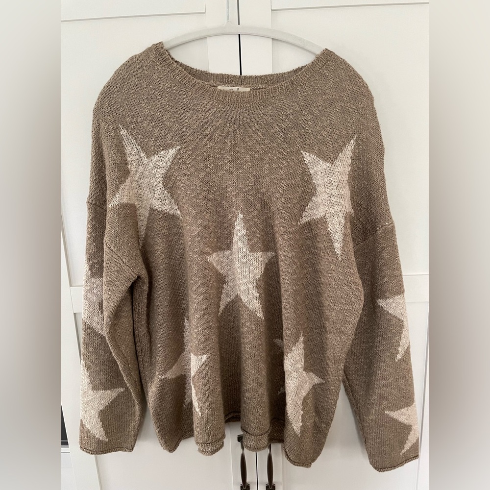 Tan oversized Easel star sweater size M